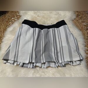 Lululemon Athletica Pace Setter Skort Black and Gray Striped Size 4